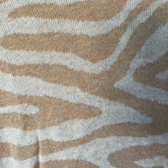 ZEBRA PRINT SWEATER - Picture 4 of 7